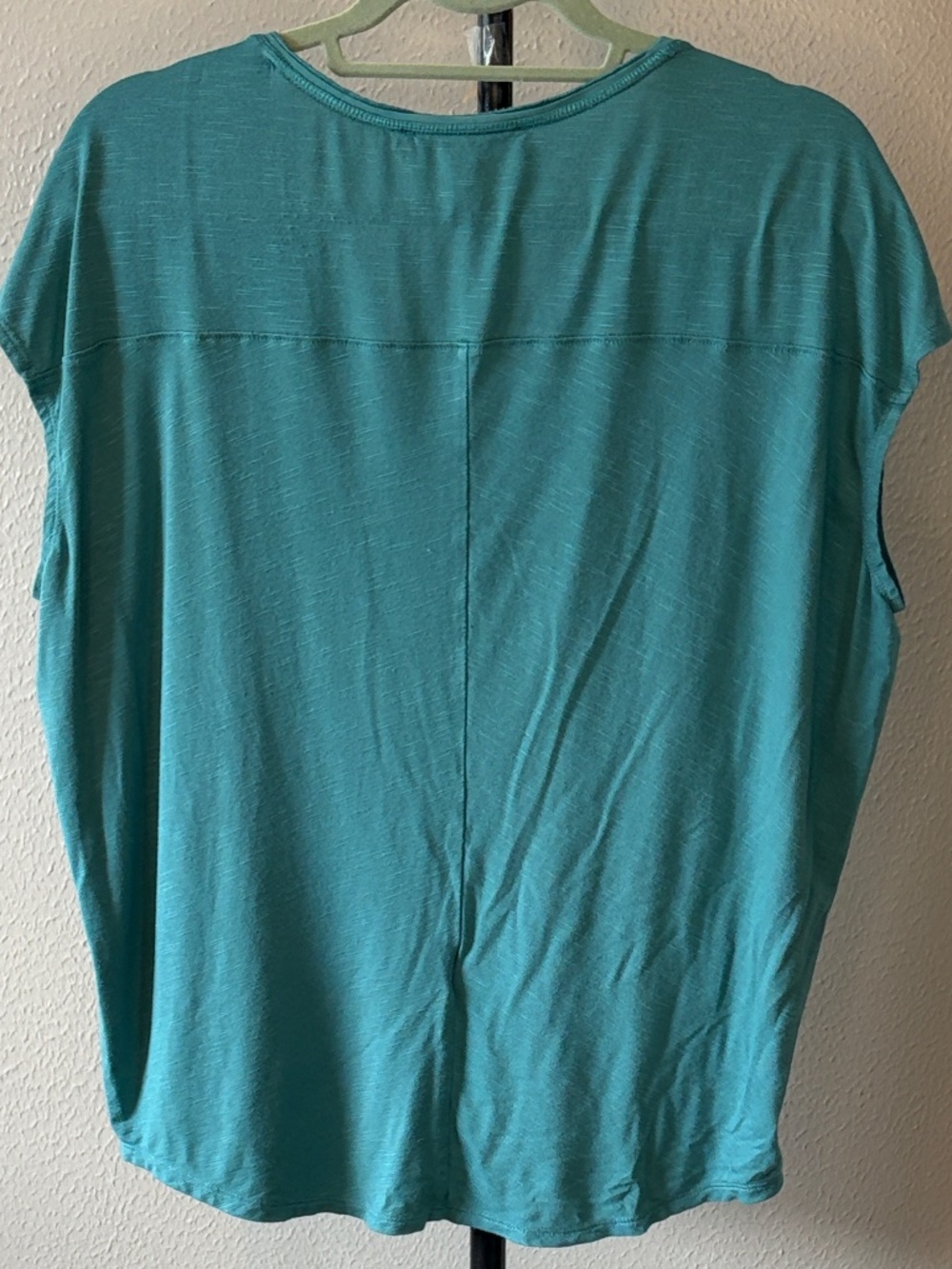 White House Black Market Jetsetter T-shirt - Green V-neck Top - Size Medium - Picture 3 of 6